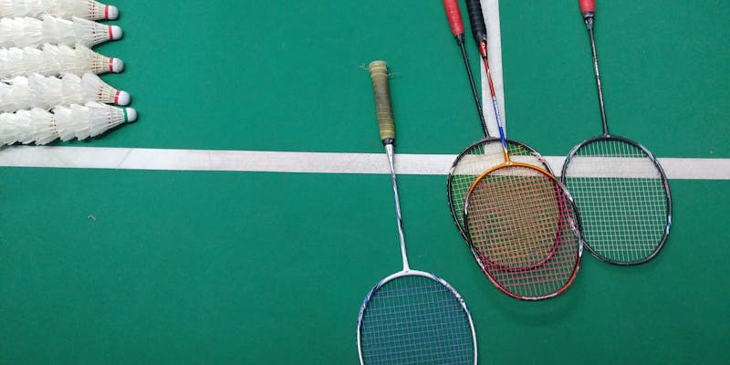 Como funciona o Badminton?
